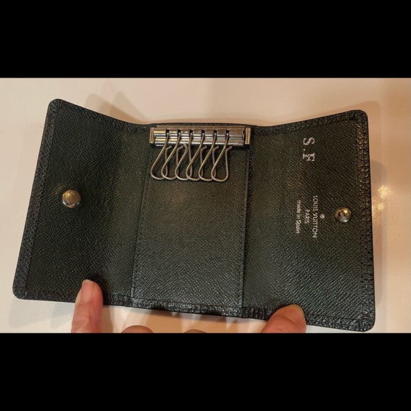 Louis Vuitton taiga green key case - Picture 5 of 9
